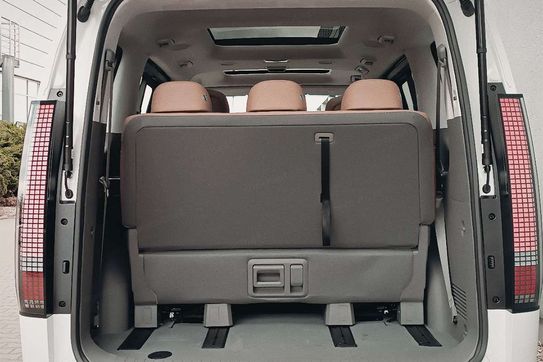 Hyundai Staria Kombi Luxury HEV AT