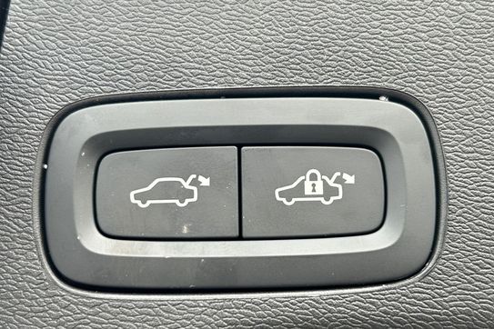 Volvo XC60 B5 B AWD Plus Dark aut