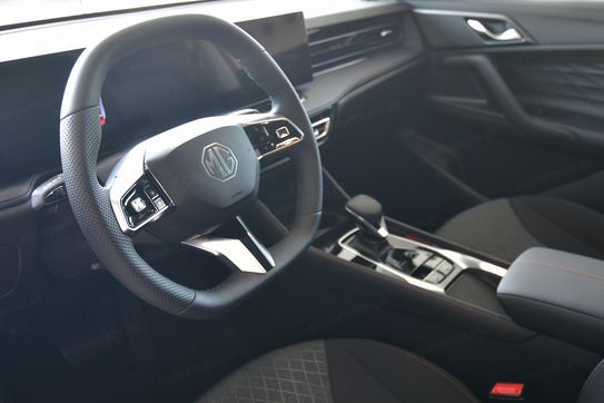 MG HS 1.5T HEV+ Excite aut