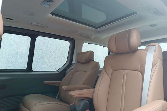 Hyundai Staria Kombi Luxury HEV AT