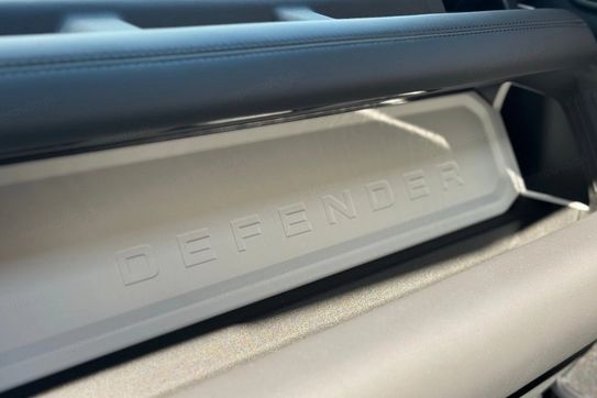 Land Rover Defender 110 D250 mHEV X-Dynamic SE