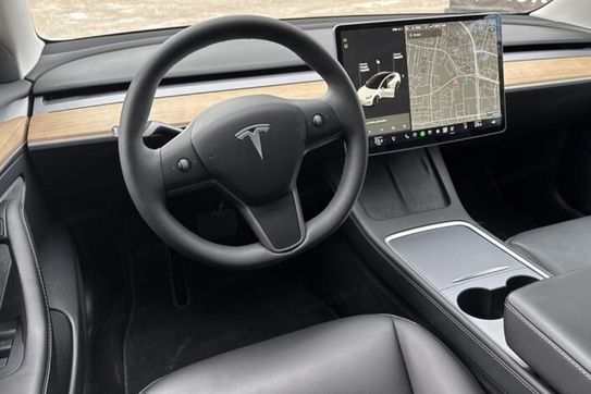 Tesla Model 3 RWD