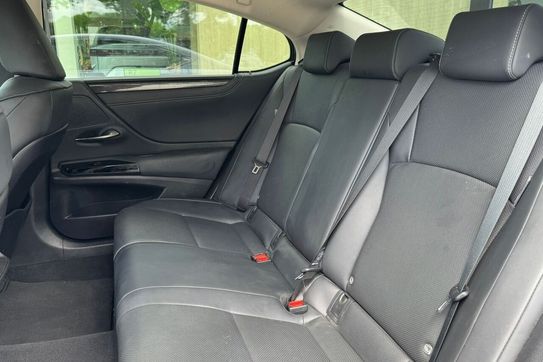 Lexus ES 300h Business Edition