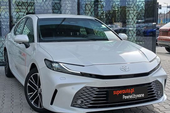 Toyota Camry Hybrid Dynamic Force Executive e-CVT