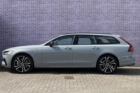 Volvo V90 T6 AWD Plug-In Hybrid Ultra Dark