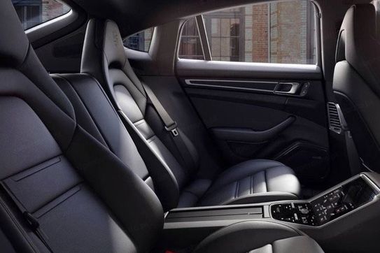 Porsche Panamera 4 E-Hybrid Platinum Edition