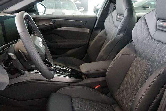 Audi A6 TDI quattro S line Avant