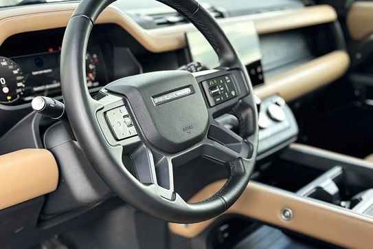 Land Rover Defender P425 x-Dynamic HSE
