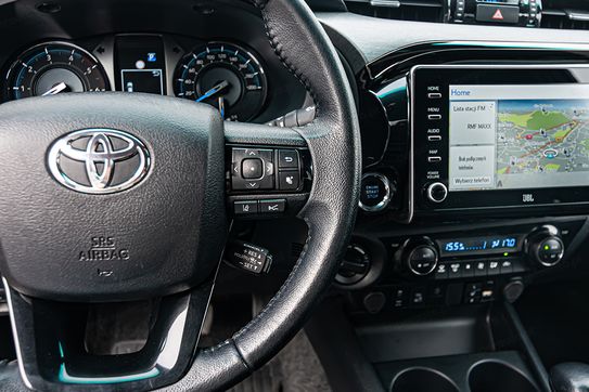 Toyota HiLux Double Cab Invincible 4x4  AT