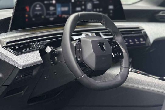 Peugeot 5008 Allure e-DCS6 1.2 mHEV