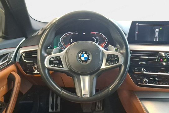 BMW Seria 5 Touring 540d xDrive M Sport