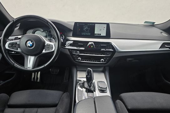 BMW Seria 5 520d xDrive M Sport sport-aut