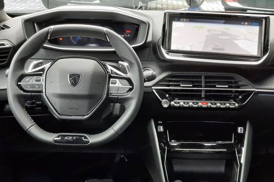 Peugeot 2008 GT Exclusive e-DCS6 1.2 PureTech mHEV