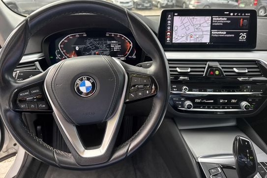 BMW Seria 5 520i mHEV