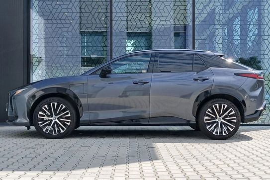 Lexus RZ 450e Omotenashi DIRECT4