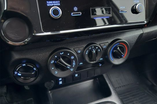 Toyota HiLux Double Cab DLX 4x4