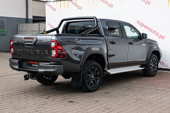 Toyota HiLux Double Cab Invincible 4x4  AT