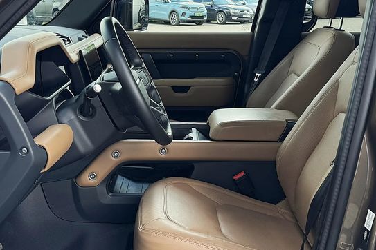 Land Rover Defender P425 x-Dynamic HSE