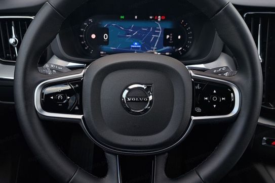 Volvo XC60 B5 B AWD Plus Dark aut