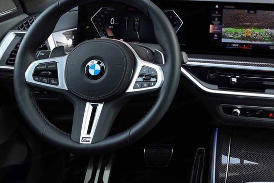BMW X5 M60i
