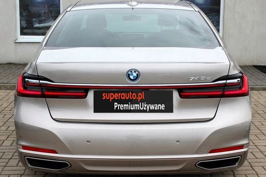 BMW Seria 7 745e