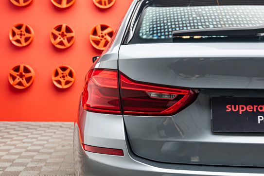 BMW Seria 5 520d xDrive Sport Line
