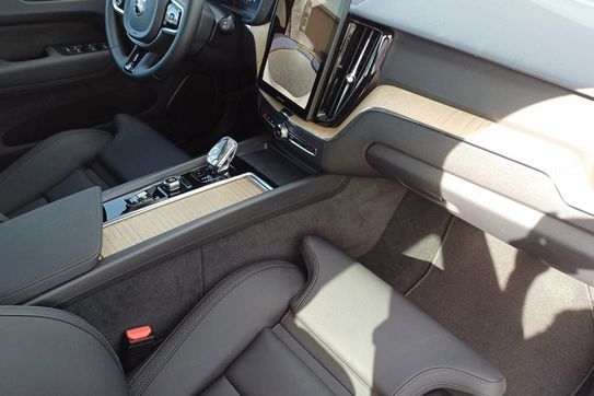 Volvo XC60 B5 B AWD Plus Dark aut