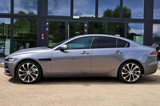 Jaguar XE D200 AWD SE