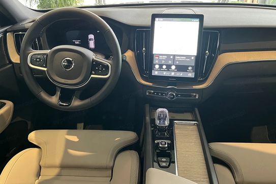 Volvo XC60 B5 B AWD Plus Bright