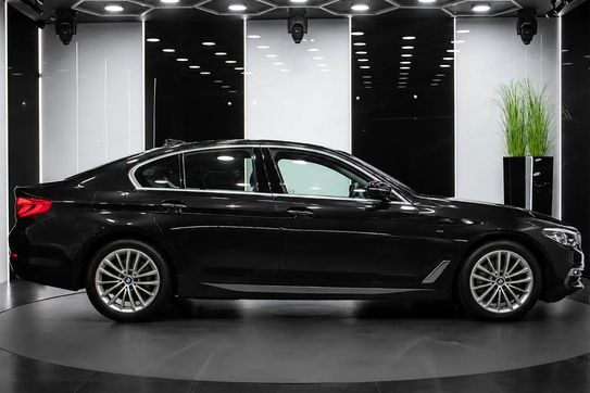 BMW Seria 5 520d xDrive Luxury Line