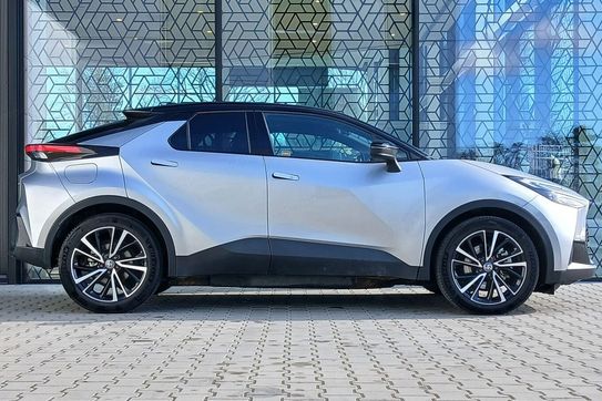 Toyota C-HR PHEV Dynamic Force Executive