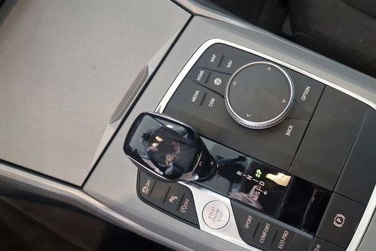 BMW Seria 3 318i Advantage aut