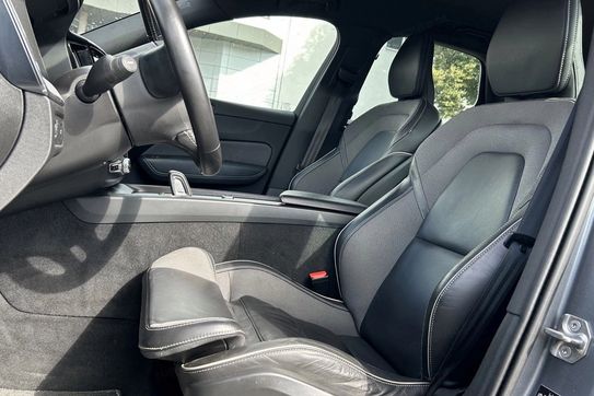 Volvo XC60 B4 D AWD R-Design