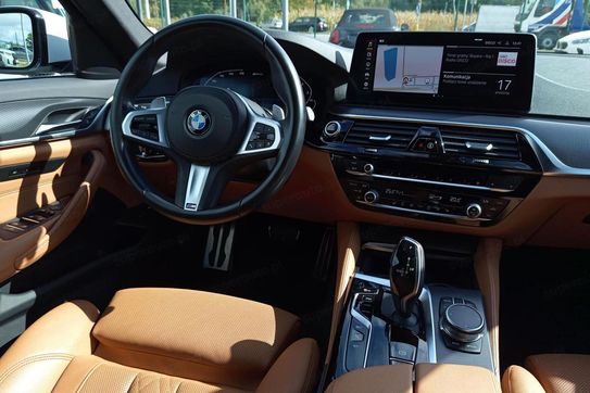 BMW Seria 5 530e xDrive M Sport sport-aut