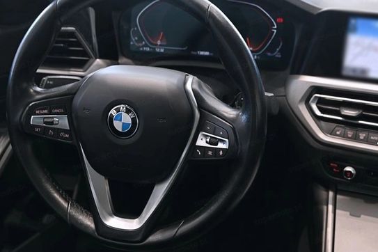 BMW Seria 3 318i Advantage aut