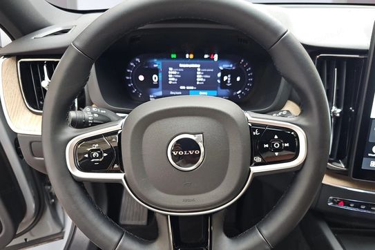 Volvo XC60 B5 B AWD Plus Dark