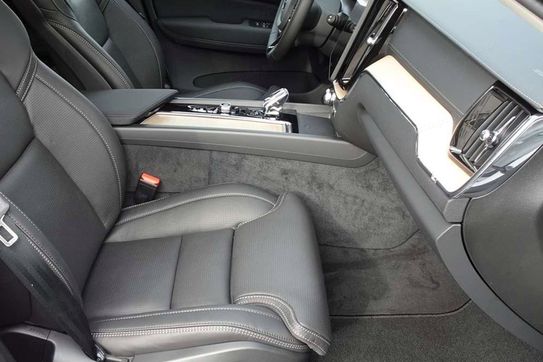 Volvo XC60 B5 AWD Ultra Dark