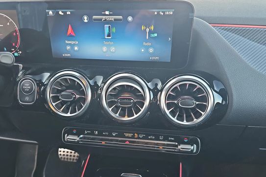 Mercedes GLA 200 d 4-Matic AMG Line 8G-DCT