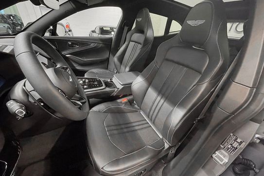 Aston Martin DBX 707