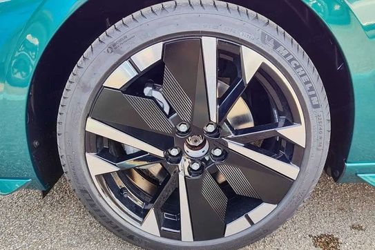 Peugeot 308 GT Exclusive S&S e-DCS6 1.2 mHEV