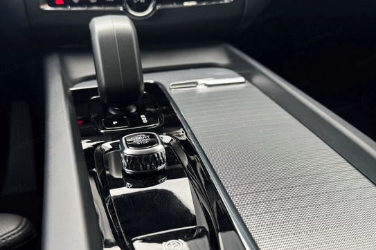 Volvo XC60 B5 B AWD Plus Dark