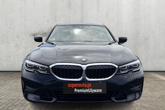 BMW Seria 3 320i xDrive Advantage