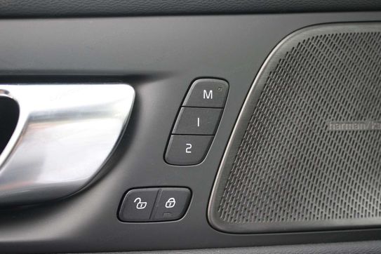 Volvo V60 T6 AWD Plug-In Hybrid Plus Dark