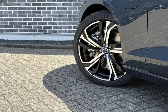 Volvo V60 T6 AWD Plug-In Hybrid Plus Dark