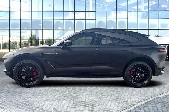 Aston Martin DBX V8