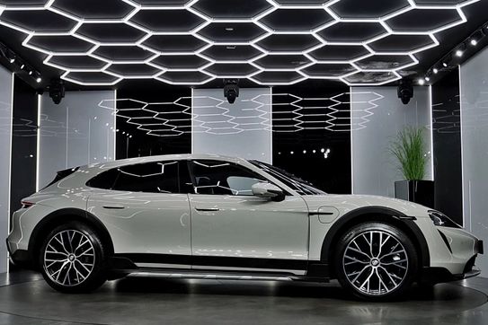 Porsche Taycan Turbo Cross Turismo