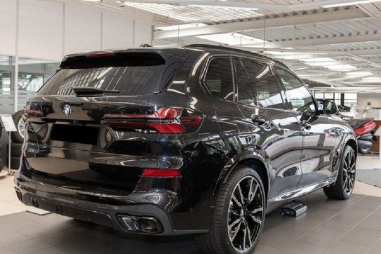 BMW X5 M60i