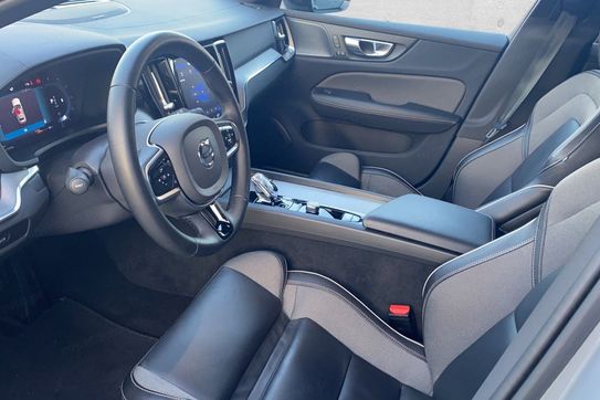 Volvo V60 B4 B Plus Dark