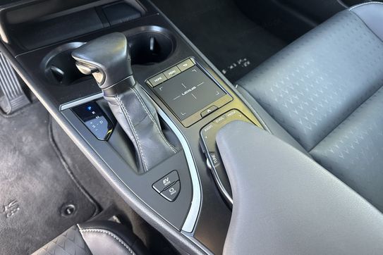 Lexus UX 250h F Impression