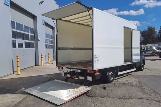 Iveco Daily 35S18 Kontener + Winda